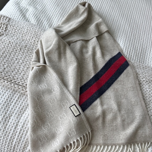 Authentic GUCCI Wool Scarf - Picture 1 of 3